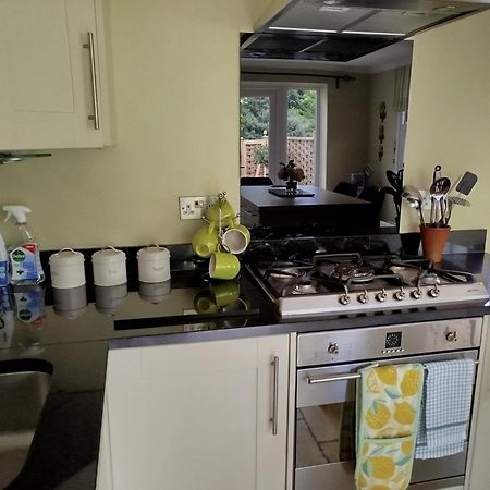 3 Bedroom Cottage In Sunninghill, Ascot Kültér fotó