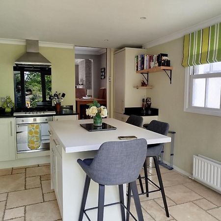 3 Bedroom Cottage In Sunninghill, Ascot Kültér fotó