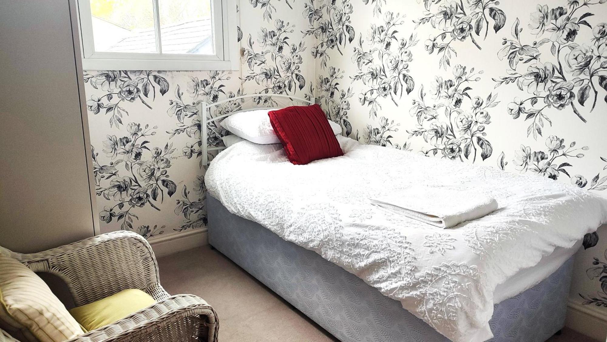 3 Bedroom Cottage In Sunninghill, Ascot Kültér fotó